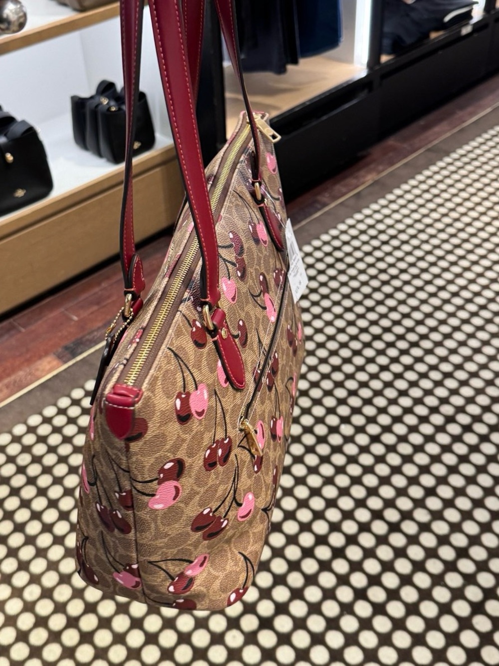 COACH CAA71 Gallery Tote Bag In Signature Canvas With Cherry print - Picture 4 of 7